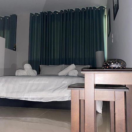 Meteora Studio By Meteora Residencies กาลัมปากา ภายนอก รูปภาพ