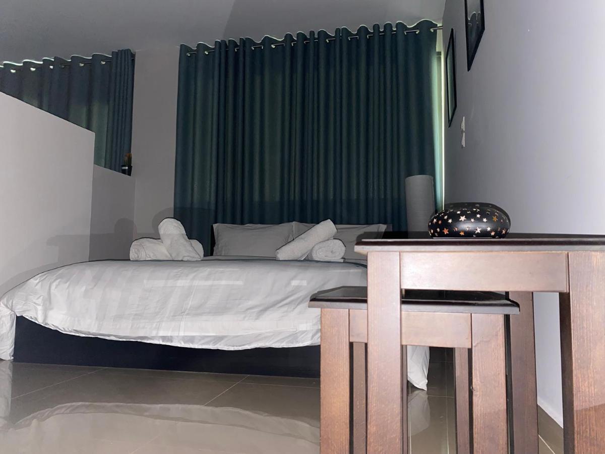 Meteora Studio By Meteora Residencies กาลัมปากา ภายนอก รูปภาพ