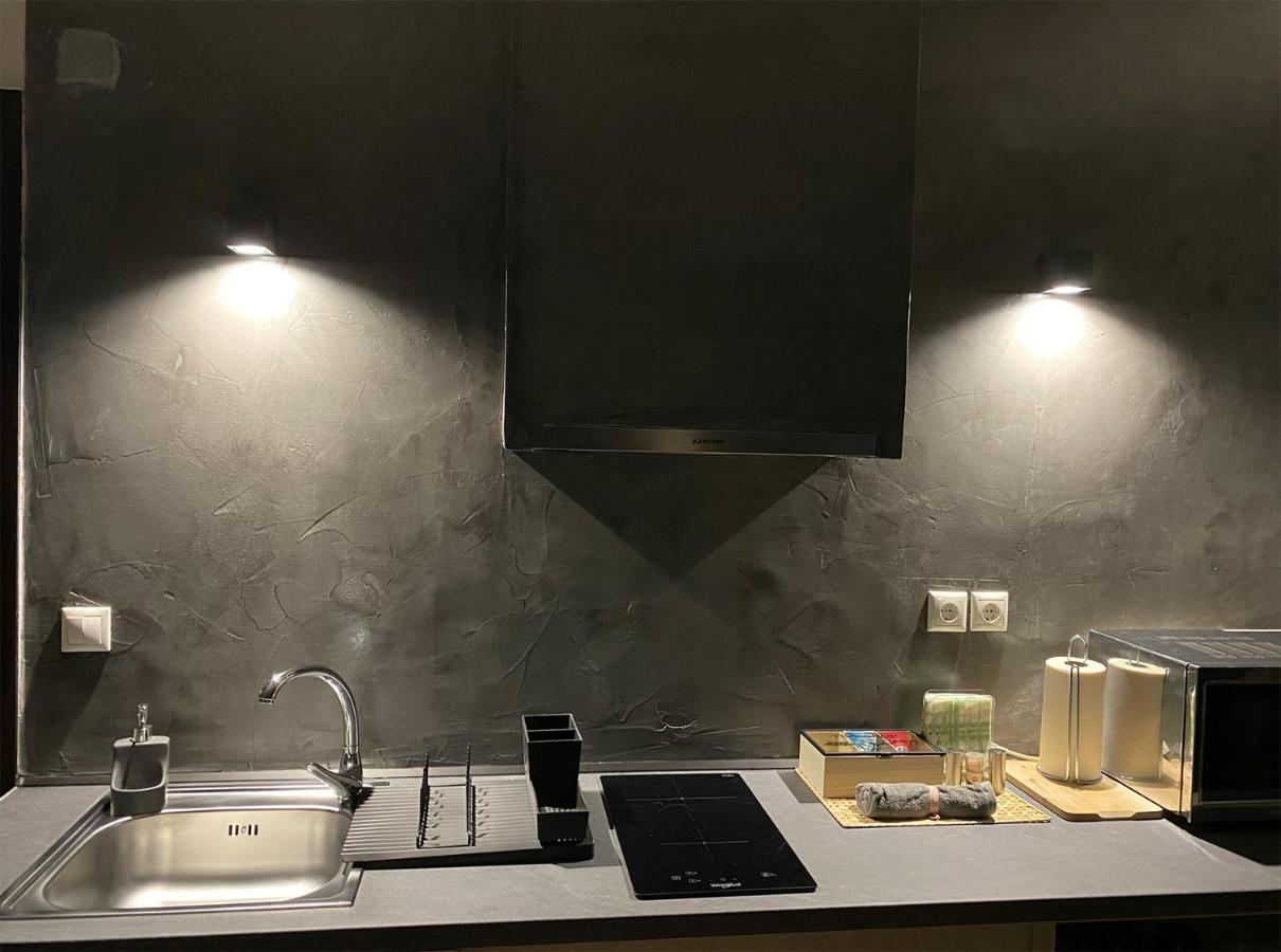 Meteora Studio By Meteora Residencies กาลัมปากา ภายนอก รูปภาพ